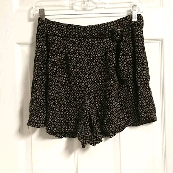 Forever 21 High Waisted Patterned Shorts - Picture 1 of 4